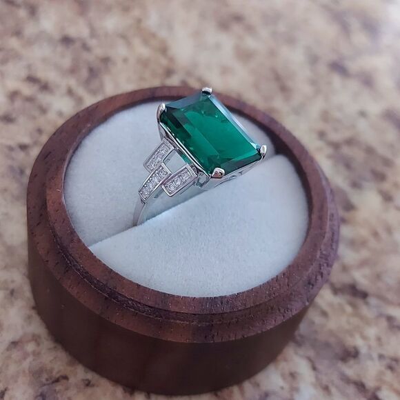5.9 Carat Emerald 925 Sterling Silver Ring - Picture 3 of 13